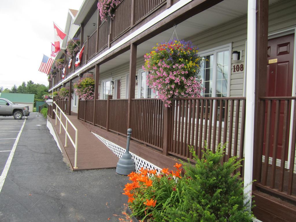 Bishops Country Inn Motel Jackman Exterior photo